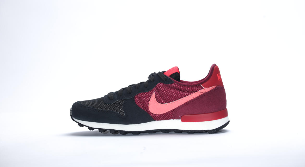 Nike internationalist black outlet red